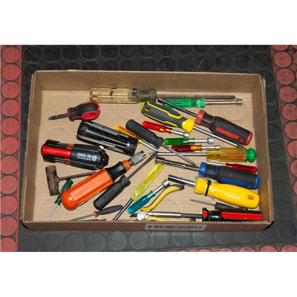 FLAT OF SCREWDRIVERS AND NUT DRIVERS