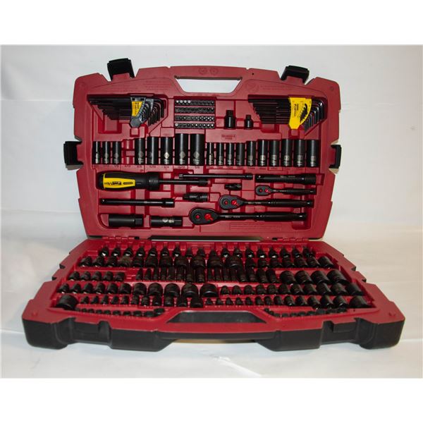 STANLEY FATMAX TORQUE SET. OVER 100 PIECES