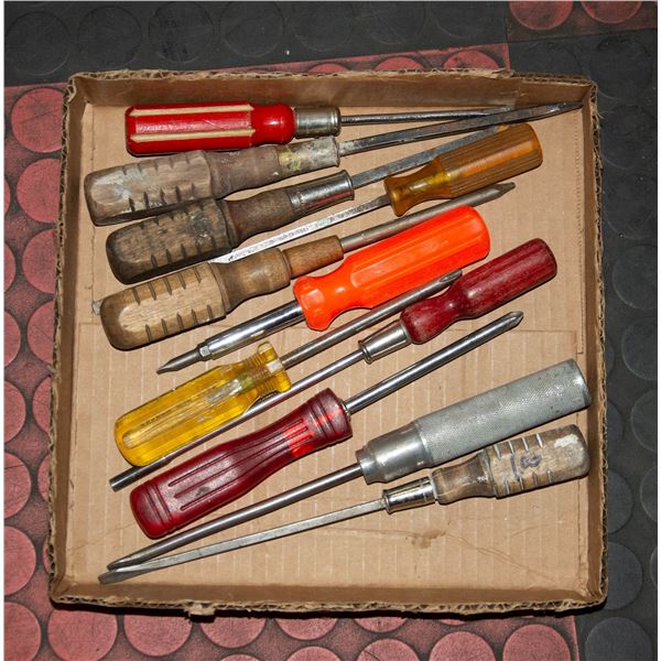 FLAT OF ASSORTED VINTAGE SCREW DRIVER