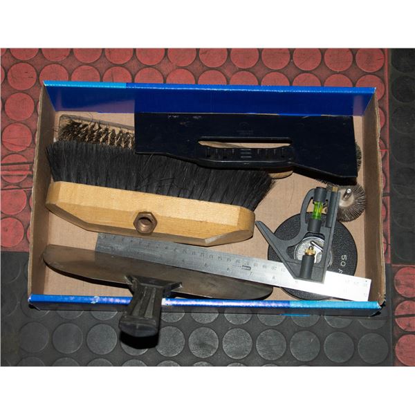 FLAT OF ASSORTED ITEMS