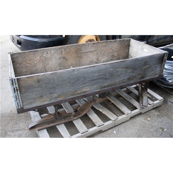 VINTAGE 4 SKI SLED, APPROX 3FT X 5FT
