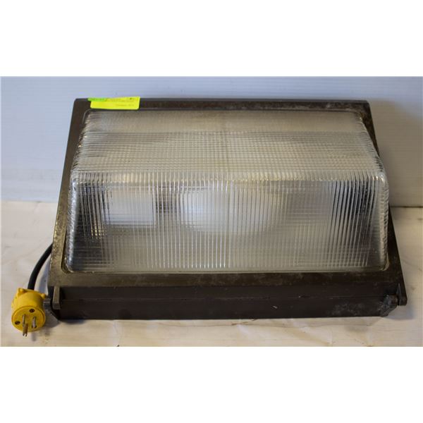 400 WATT HALOGEN YARD LIGHT