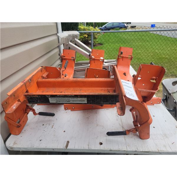 Workhorse scaffold brackets A