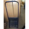 Image 1 : Snow Shovel