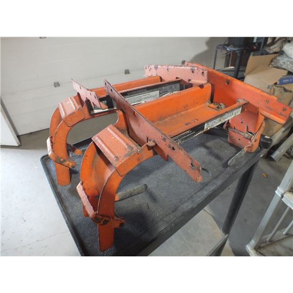 2 Adjustable Platform Brackets