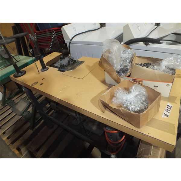 Sewing Machine w/ Table