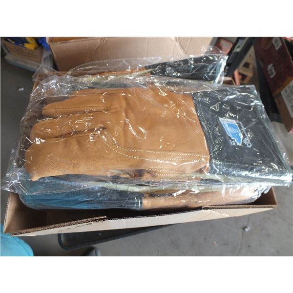 6 Pairs Of XL Work Gloves