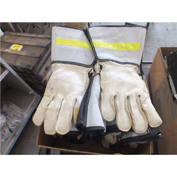 11 Pairs Of Small Work Gloves