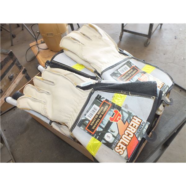 12 Pair Of Small Work Gloves