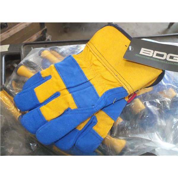 12 Pair Of Small Work Gloves