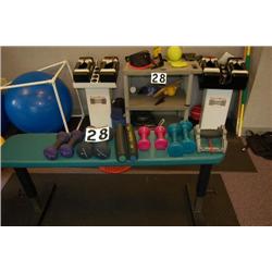 LOT CONSISTING OF DUMBBELLS, MAXICAM BENCH, CURLING BARS AND WEIGHTS