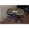 Image 1 : 2 GRAY STOOLS