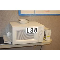 MAGIC CHEF MICROWAVE