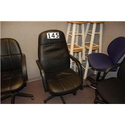 BLACK EXECUTIVE CHAIR