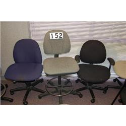 GRAY SECRETARY CHAIR WITH FOOTREST
