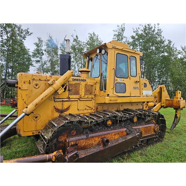 1986 DRESSER TD25G Crawler c/w multi shank ripper & tilt blade. Located in PEACE RIVER, AB, Runs, Sh