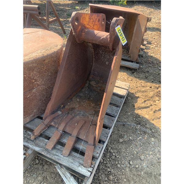 CASE 20" Digging Bucket for 580 Backhoe