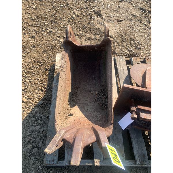 14" Frost Bucket for 580 Backhoe