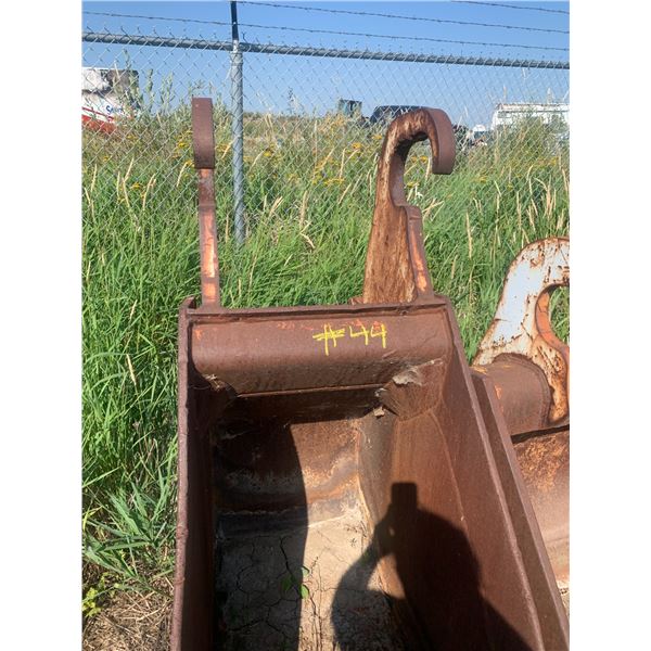 1985 BEALES 32" Digging Bucket, IMAC coupler, for 22 ton excavator