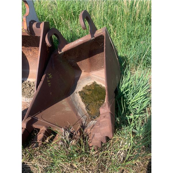 ADECO 36" V-Frost Bucket, model 20V36, IMAC coupler, for 22 ton excavator, SN: 814
