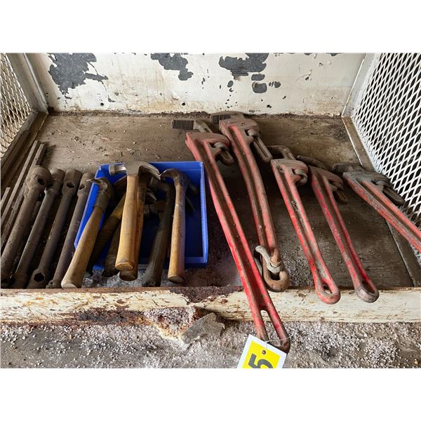 Quantity of pipe wrenches, claw hammers and wheel wrenches