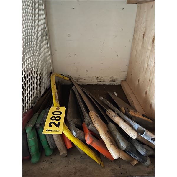 Quantity of hand saws