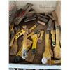 Image 1 : Quantity of paint scrapers and trowels
