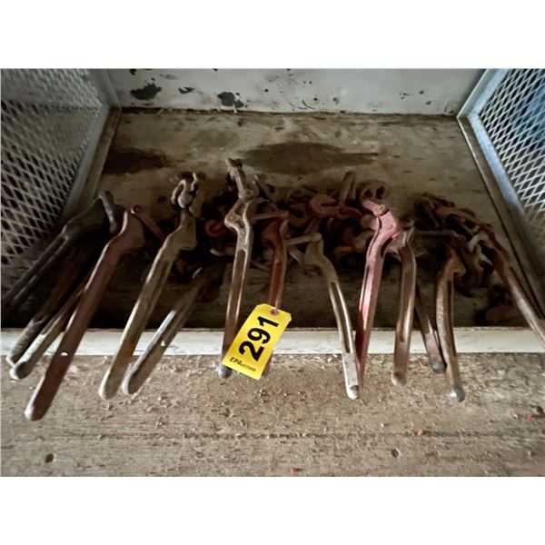 Quantity of tie-down boomers