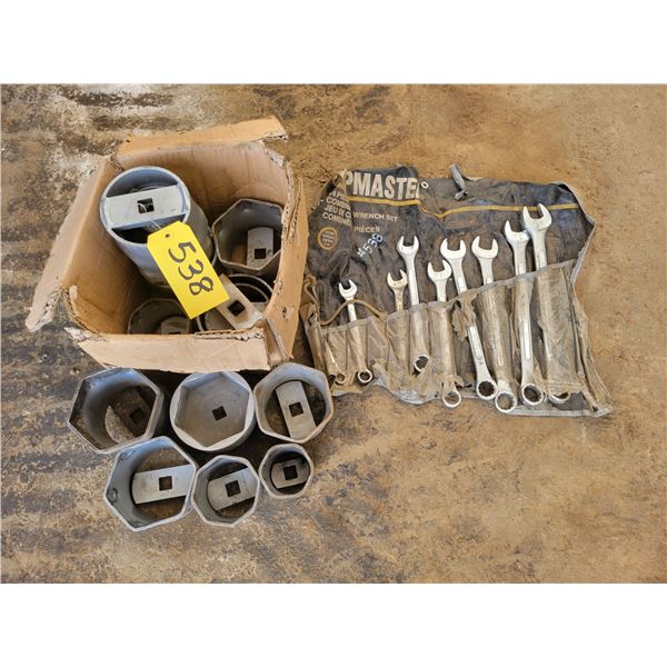 Combination wrenches and wheel nut sockets