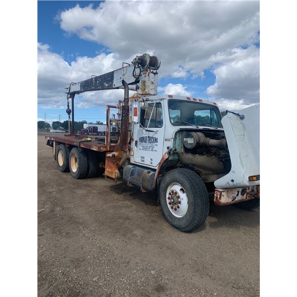 1981 IH Tandem Picker Truck, diesel, standard, SN. 952CCA13035, in running, working order. (Consigne
