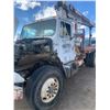 Image 2 : 1981 IH Tandem Picker Truck, diesel, standard, SN. 952CCA13035, in running, working order. (Consigne