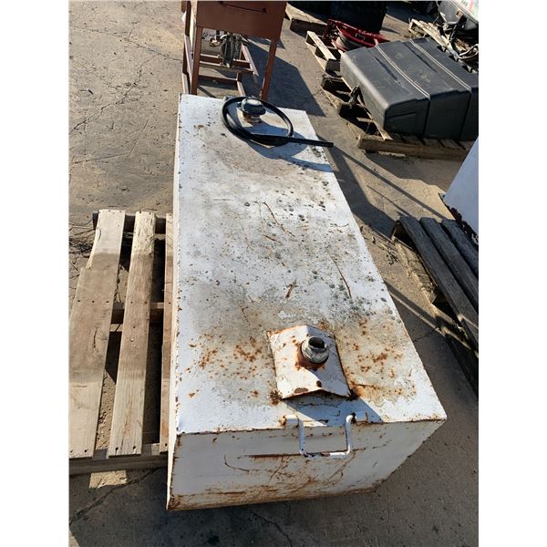 White Tidy tank, no hand pump. Ph Rick (780) 531-2779. From Hwy 825 East on Boysdale Rd & South 1 mi