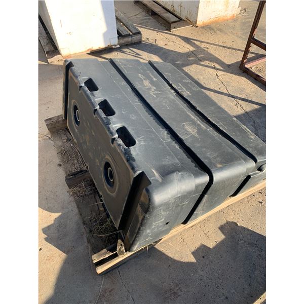 Black plastic hyd. tank. Ph Rick (780) 531-2779, From Hwy 825 East on Boysdale Rd & South 1 mile on 