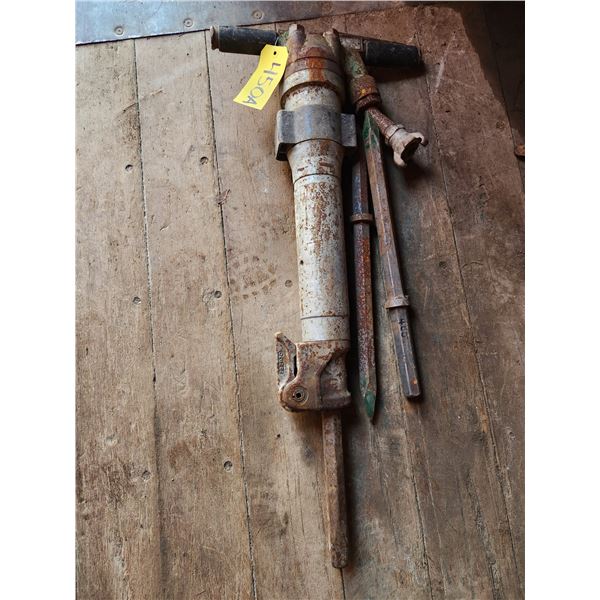 Pneumatic jack hammer with bits