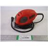Image 1 : Black and Decker Mouse Sander-working