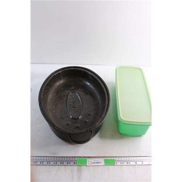 Tupperware Container and Roaster with Lid