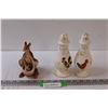 Image 1 : (2) Vintage Salt & Pepper Shakers: Kangaroo & Chickens