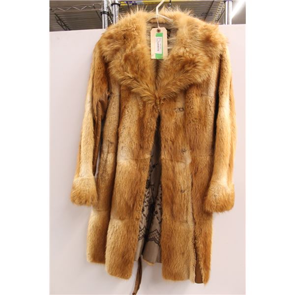 * Vintage Women's Fur Coat: Raccoon & Fox - Good Condition - Size Small Approx