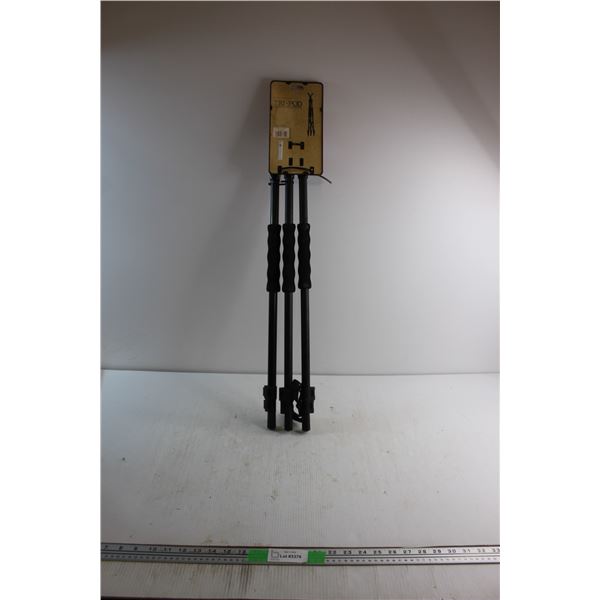 Cabela's Tri Pod Shooting Sticks New