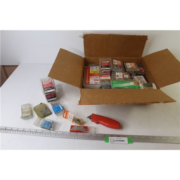 Carpet Knife - Assortment of Screws