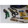 Image 3 : Rubbermaid Case - Corner Trowel - Hand Sander - Sheet Metal Snips - Hand Tools - Sanding Mesh