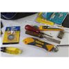 Image 4 : Rubbermaid Case - Corner Trowel - Hand Sander - Sheet Metal Snips - Hand Tools - Sanding Mesh