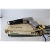 Image 3 : Chicago Pneumatic Air Hammer w/9 Piece Chisel Set