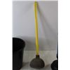 Image 4 : (2) Plungers, Bucket