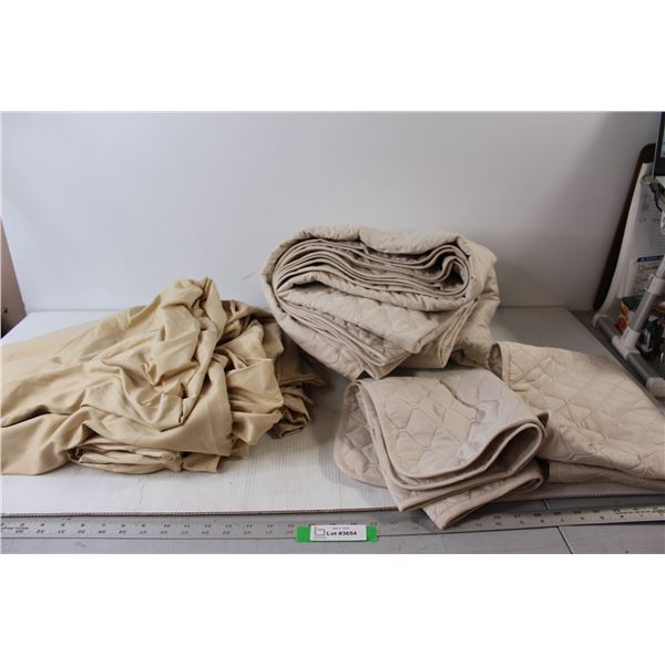 Double Quilt, (2) Pillow Cases, Sheet