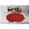 Image 1 : (4) Christmas Holiday Rugs/Mats, (2) Christmas Tree Cones, Reindeer Decoration, Wooden Homemade Chri