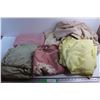 Image 1 : * Assorted Towels and Bed Sheets