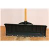 Image 2 : *Yardworks Snow Shovel with Steel Wear Strip 26''