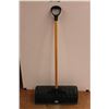 Image 5 : *Yardworks Snow Shovel with Steel Wear Strip 26''