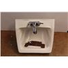 Image 3 : *Kohler Ceramic Sink with Faucet 19'' x 18''